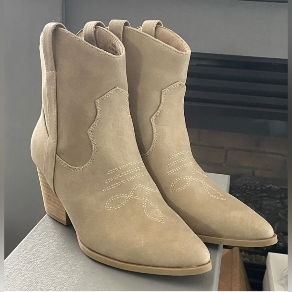 NWOT RACHEL ZOE rocky taupe boots size 10 no box - Picture 3 of 12